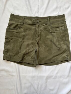 Prana Women’s Olive Camo Stretch Shorts